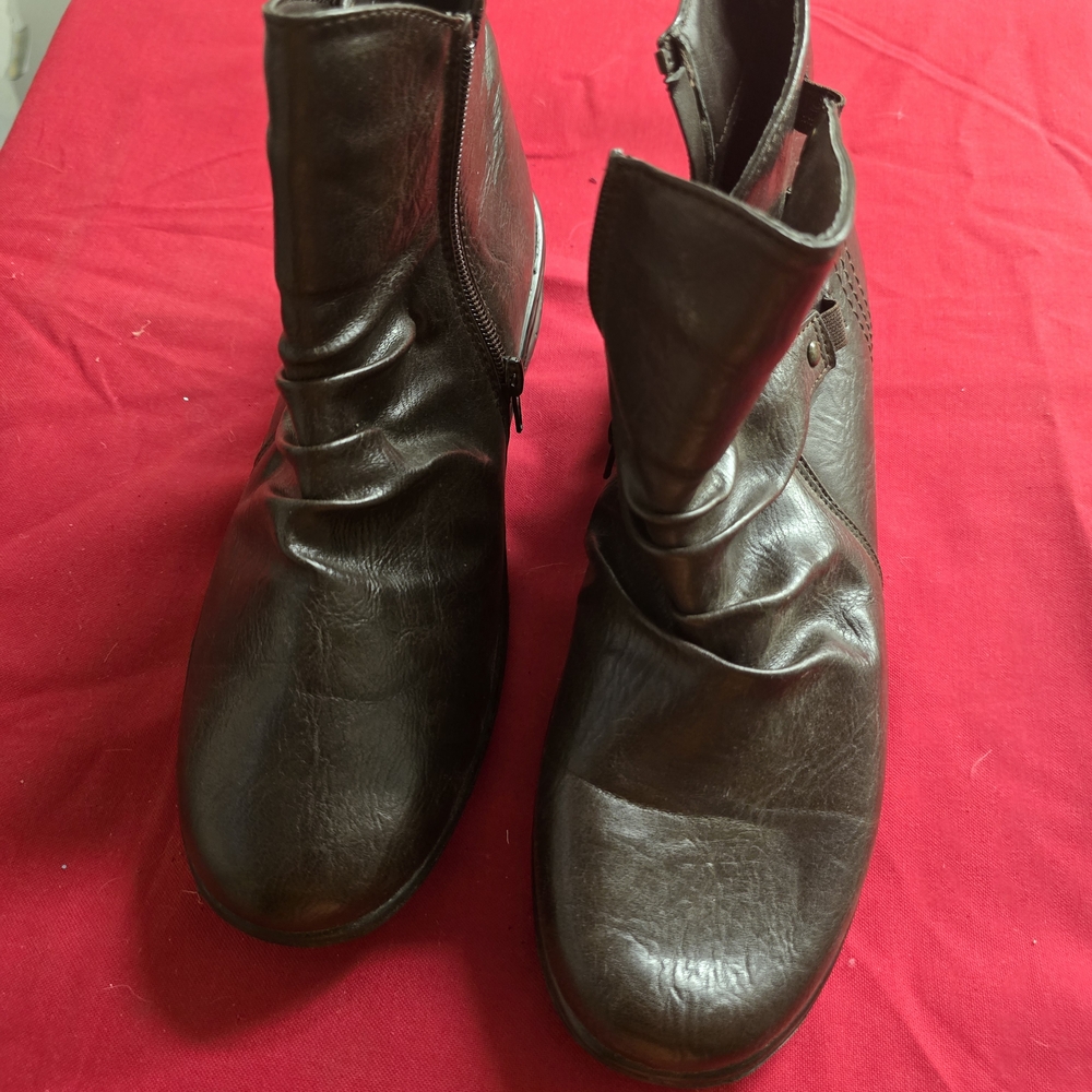 Casual Brown Leather Ankle Booties with Rounded Toe